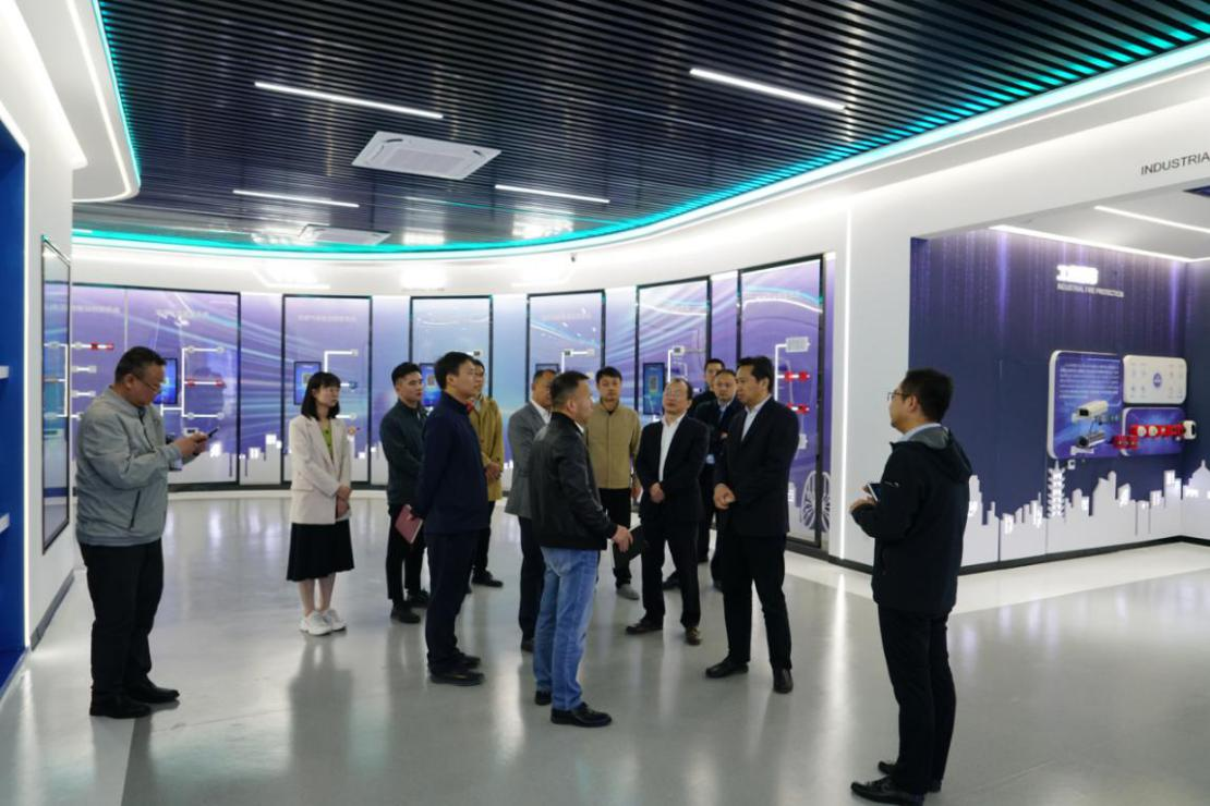 安徽省數(shù)據(jù)資源管理局黨組成員、副局長 王愛學一行調(diào)研依愛消防